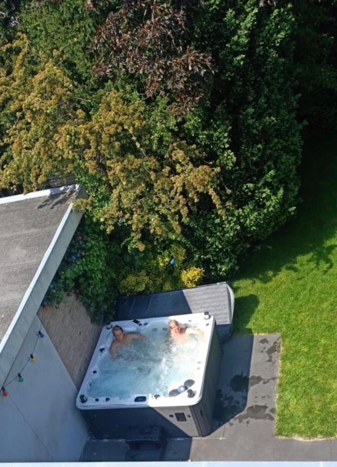 Villa Cosy Central Incl Jacuzzi Near Trainstation, Beach And City Heemstede Luaran gambar